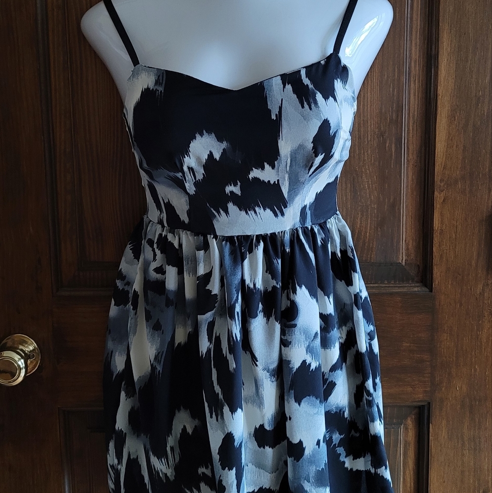 Love....ady Adjustable Straps Sweetheart Neck Line Gray Black White Sz S NWT